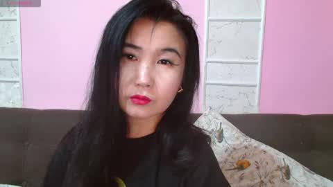 Snapshot of bet_lu chatting on 10.13.25 Bet Lu online show from 10.13.25