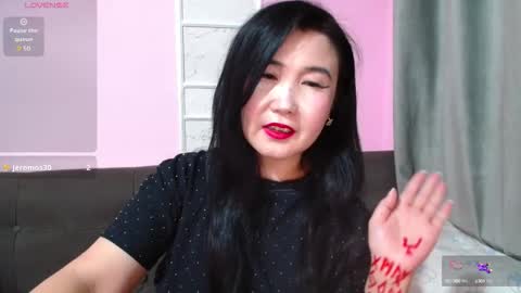 Snapshot of bet_lu chatting on 10.19.25 Bet Lu online show from 10.19.25