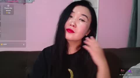 Snapshot of bet_lu chatting on 11.16.25 Bet Lu online show from 11.16.25