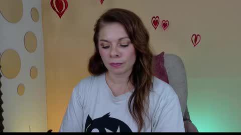 Snapshot of betsy_anub chatting on 10.07.25 LINDA online show from 10.07.25