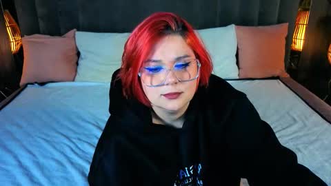 Snapshot of betttydark chatting on 09.28.25 betttydark online show from 09.28.25