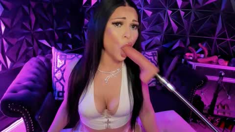 NatashaxoBangs online show from 12.14.25