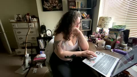 Snapshot of bettycake666 chatting on 12.19.24 Betty Cake online show from 12.19.24