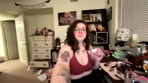 Snapshot of bettycake666 chatting on 02.10.25 Betty Cake online show from 02.10.25