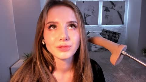 Snapshot of bettyrouse chatting on 12.25.24 Betty online show from 12.25.24