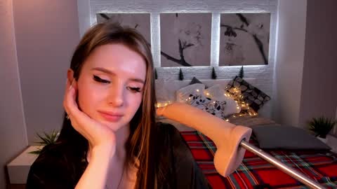 Snapshot of bettyrouse chatting on 12.29.24 Betty online show from 12.29.24