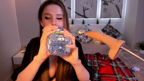 Snapshot of bettyrouse chatting on 01.05.25 Betty online show from 01.05.25