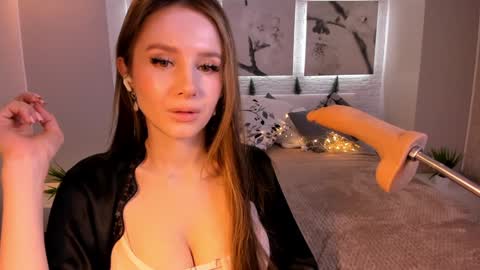 Snapshot of bettyrouse chatting on 01.05.25 Betty online show from 01.05.25