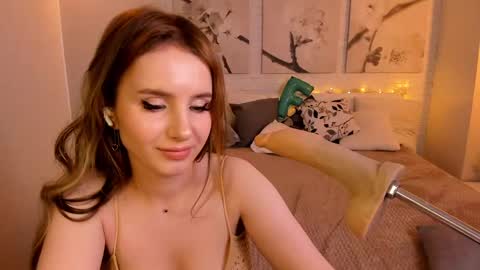 Snapshot of bettyrouse chatting on 02.11.25 Betty online show from 02.11.25