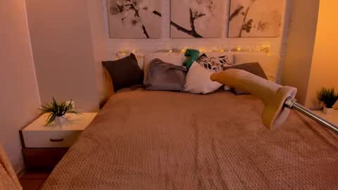 Snapshot of bettyrouse chatting on 02.11.25 Betty online show from 02.11.25