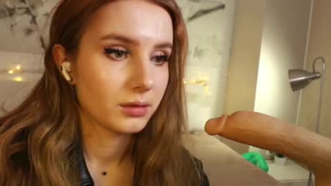 Snapshot of bettyrouse chatting on 02.21.25 Betty online show from 02.21.25