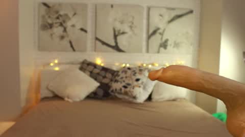 Snapshot of bettyrouse chatting on 02.22.25 Betty online show from 02.22.25