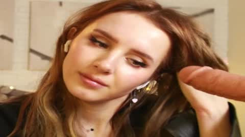 Snapshot of bettyrouse chatting on 02.23.25 Betty online show from 02.23.25