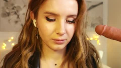 Snapshot of bettyrouse chatting on 02.23.25 Betty online show from 02.23.25