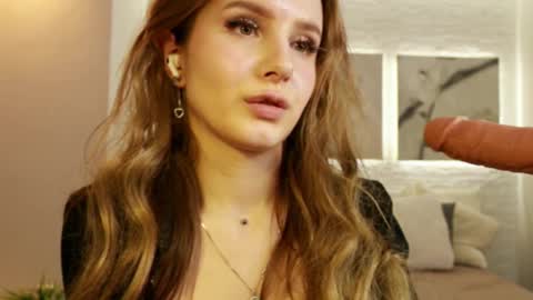 Snapshot of bettyrouse chatting on 03.08.25 Betty online show from 03.08.25