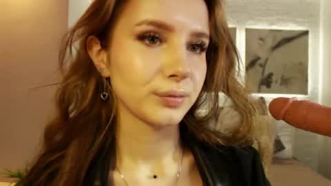 Snapshot of bettyrouse chatting on 03.09.25 Betty online show from 03.09.25