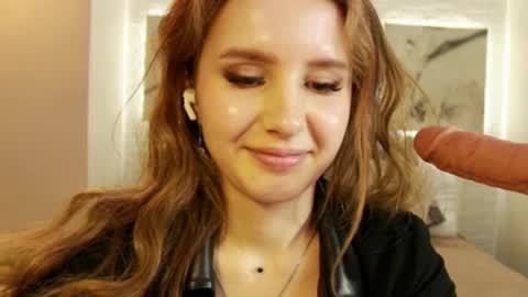 Snapshot of bettyrouse chatting on 03.09.25 Betty online show from 03.09.25