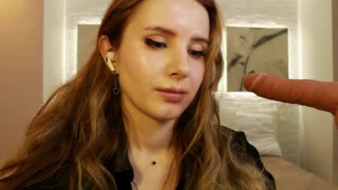 Snapshot of bettyrouse chatting on 03.12.25 Betty online show from 03.12.25