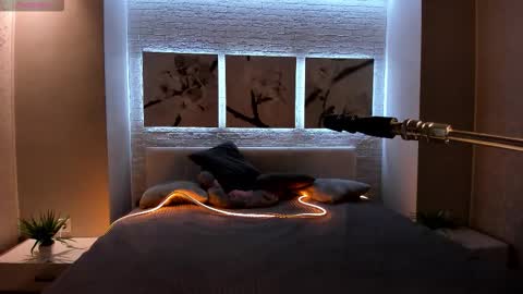 Snapshot of bettyrouse chatting on 09.19.25 Betty online show from 09.19.25