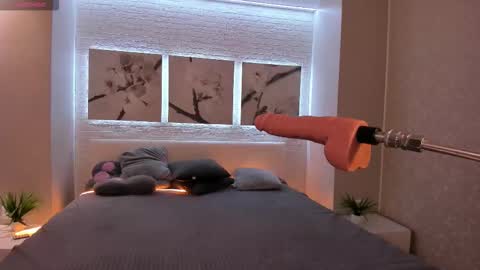 Snapshot of bettyrouse chatting on 10.02.25 Betty online show from 10.02.25