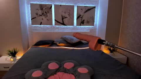 Snapshot of bettyrouse chatting on 10.08.25 Betty online show from 10.08.25