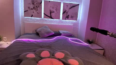 Snapshot of bettyrouse chatting on 10.10.25 Betty online show from 10.10.25