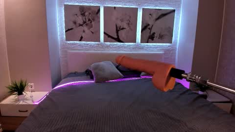 Snapshot of bettyrouse chatting on 10.11.25 Betty online show from 10.11.25