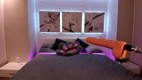 Snapshot of bettyrouse chatting on 10.17.25 Betty online show from 10.17.25