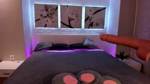 Snapshot of bettyrouse chatting on 10.18.25 Betty online show from 10.18.25