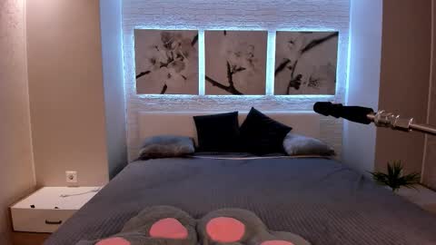 Snapshot of bettyrouse chatting on 10.19.25 Betty online show from 10.19.25