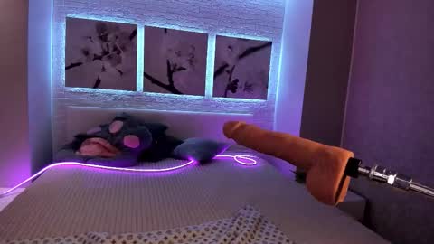 Snapshot of bettyrouse chatting on 10.28.25 Betty online show from 10.28.25