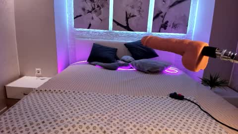 Snapshot of bettyrouse chatting on 10.29.25 Betty online show from 10.29.25