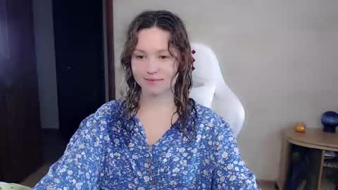 Snapshot of bettystar_ chatting on 09.13.25 Betty online show from 09.13.25