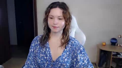 Snapshot of bettystar_ chatting on 09.24.25 Betty online show from 09.24.25