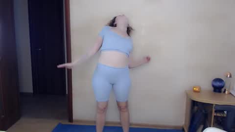 Snapshot of bettystar_ chatting on 10.01.25 Betty online show from 10.01.25