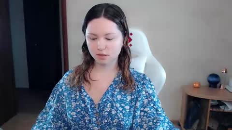 Snapshot of bettystar_ chatting on 10.08.25 Betty online show from 10.08.25