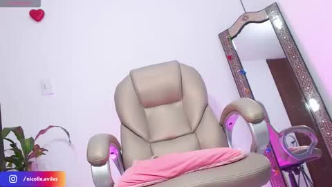 Nicolle Aviles online show from 10.07.25