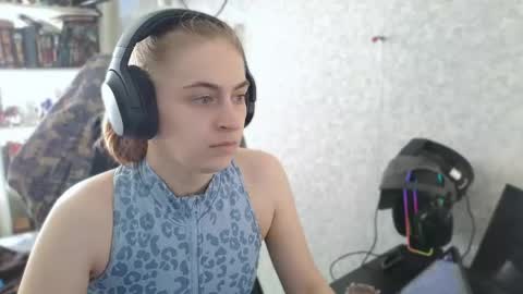 Snapshot of beverly_yay chatting on 06.02.26 beverly_yay online show from 06.02.26
