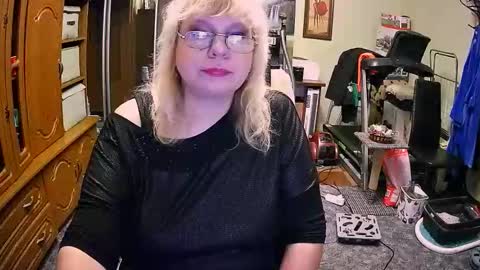 BeverlyCynia online show from 09.27.25