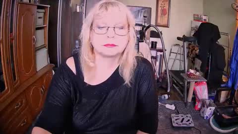 BeverlyCynia online show from 09.29.25