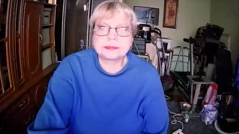 BeverlyQCynia online show from 11.21.25