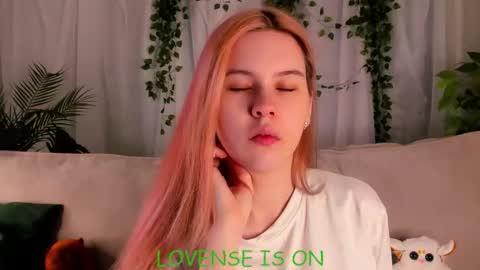 Snapshot of bezuya chatting on 10.10.25 Eliz online show from 10.10.25