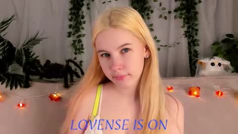 Snapshot of bezuya chatting on 10.20.25 Eliz online show from 10.20.25