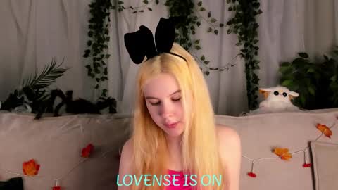 Snapshot of bezuya chatting on 10.21.25 Eliz online show from 10.21.25