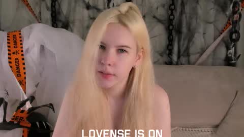 Snapshot of bezuya chatting on 11.04.25 Eliz online show from 11.04.25