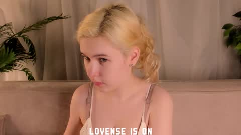 Snapshot of bezuya chatting on 11.08.25 Eliz online show from 11.08.25