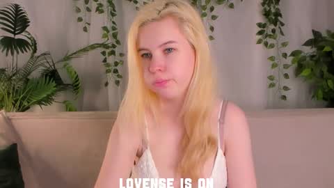 Snapshot of bezuya chatting on 11.09.25 Eliz online show from 11.09.25