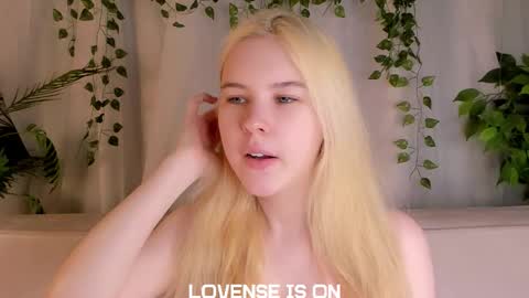 Snapshot of bezuya chatting on 11.11.25 Eliz online show from 11.11.25