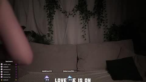 Eliz online show from 12.21.25