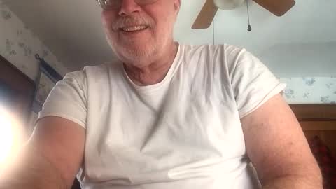 Snapshot of bhsurfer3 chatting on 02.14.25 bhsurfer3 online show from 02.14.25